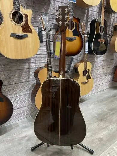 Martin Guitars - HD-28 V18 2